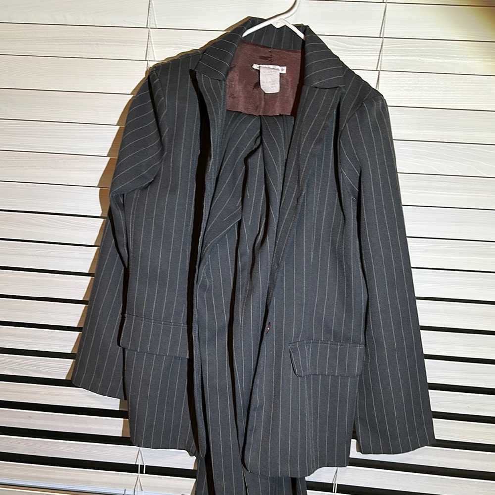 Windsor Gray and White Pantsuit